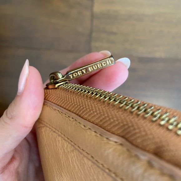 AUTHENTIC TORY BURCH CAMEL LEATHER WALLET - Picture 3 of 4